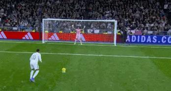 狂轰59球追平C罗纪录！27岁姆巴佩皇马踢疯了，金球奖还有多远？