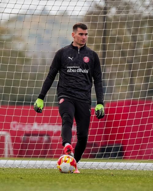 吉罗纳官方：终止利瓦科维奇的租借；球员返回费内巴切