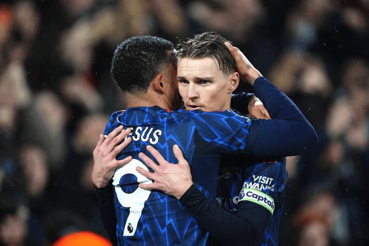 厄德高vs利兹联数据：替补30分钟送出1助攻，2次关键传球