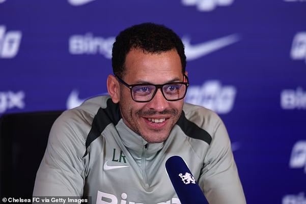 罗西尼尔称他更喜欢不去管转会；库库雷利亚被看到练手抛球插图