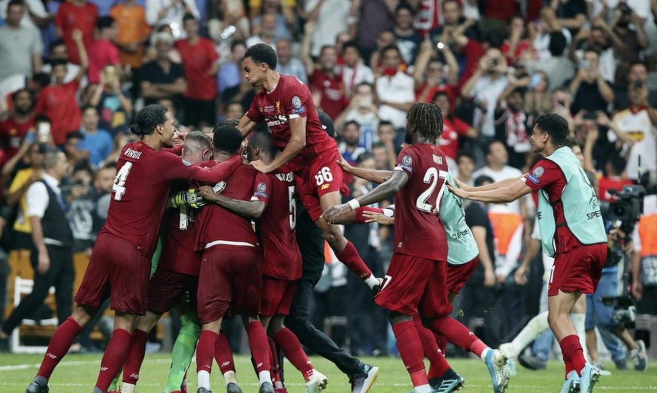 利物浦反击萨拉赫高速推进，特里皮尔回追将球破坏插图